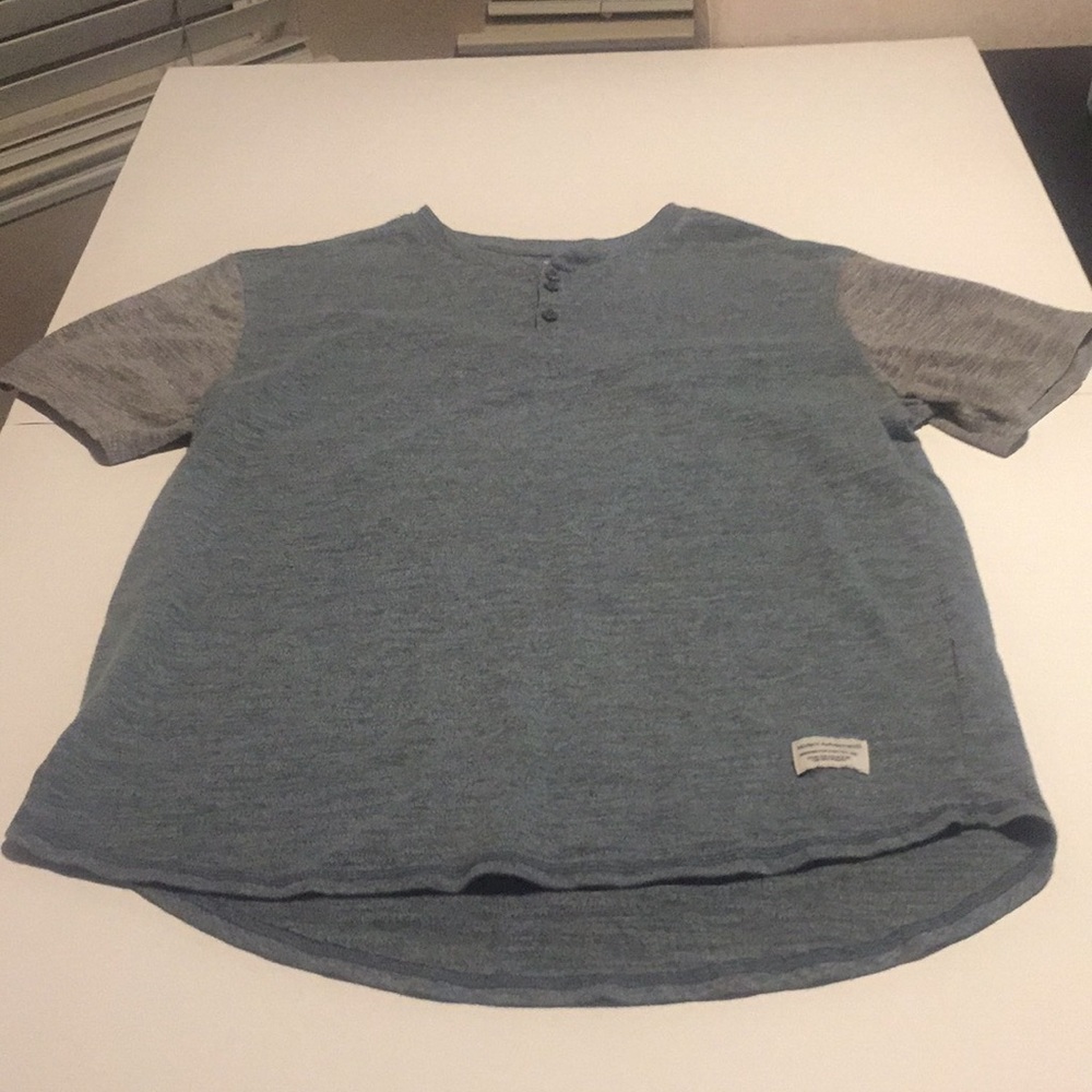 Modern amusement three button T shirt